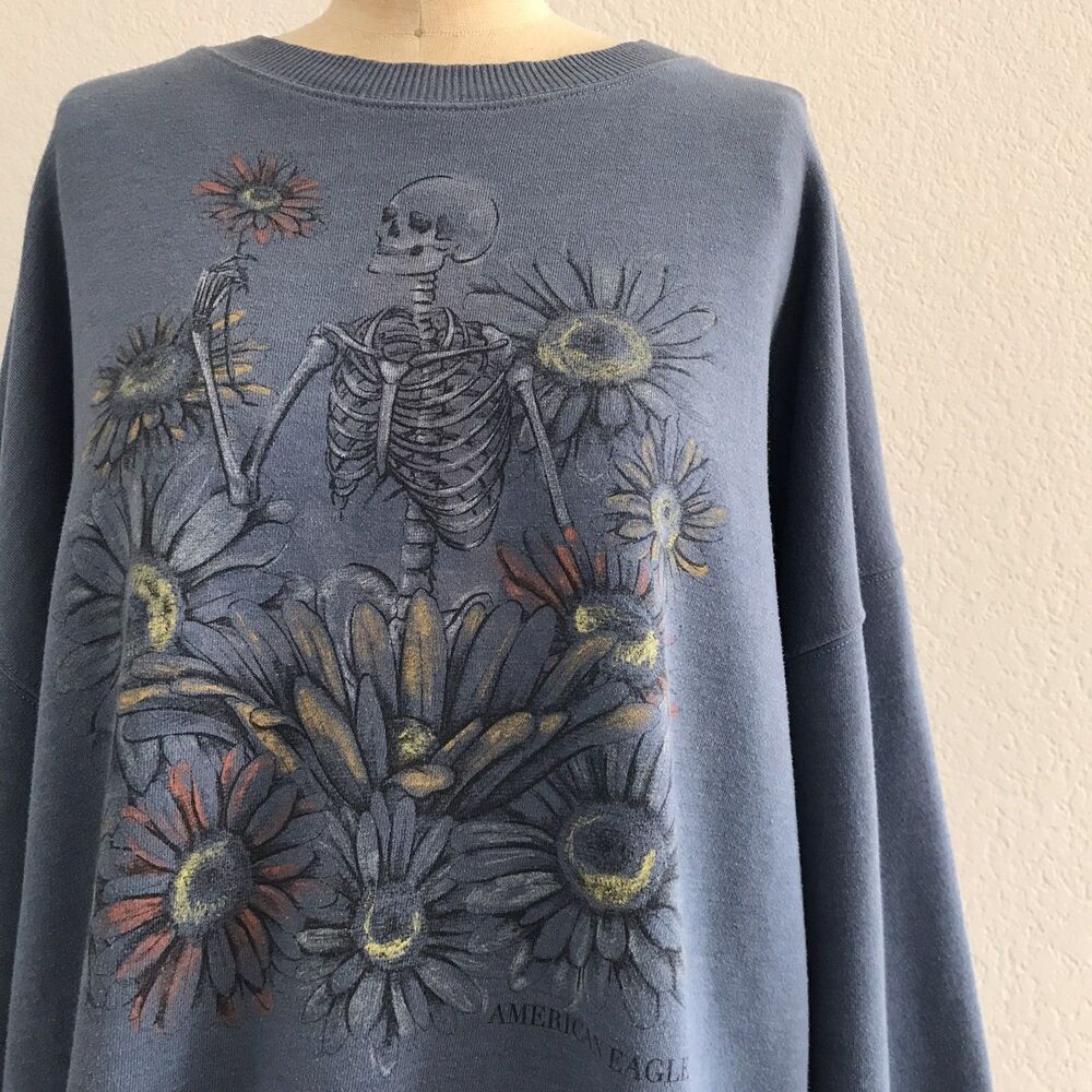 American Eagle Blue Cotton Skeleton Floral Graphic Sweatshirt Top Womens XL - Picture 2 of 8